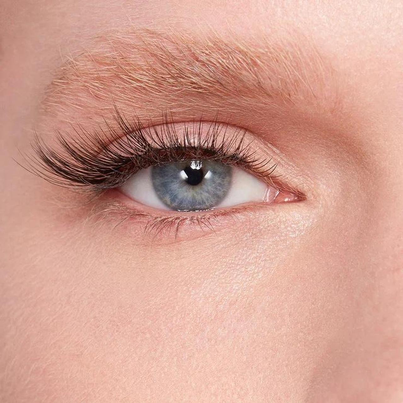 Ariana Grande REM Beauty Dream Lashes in style... Depop