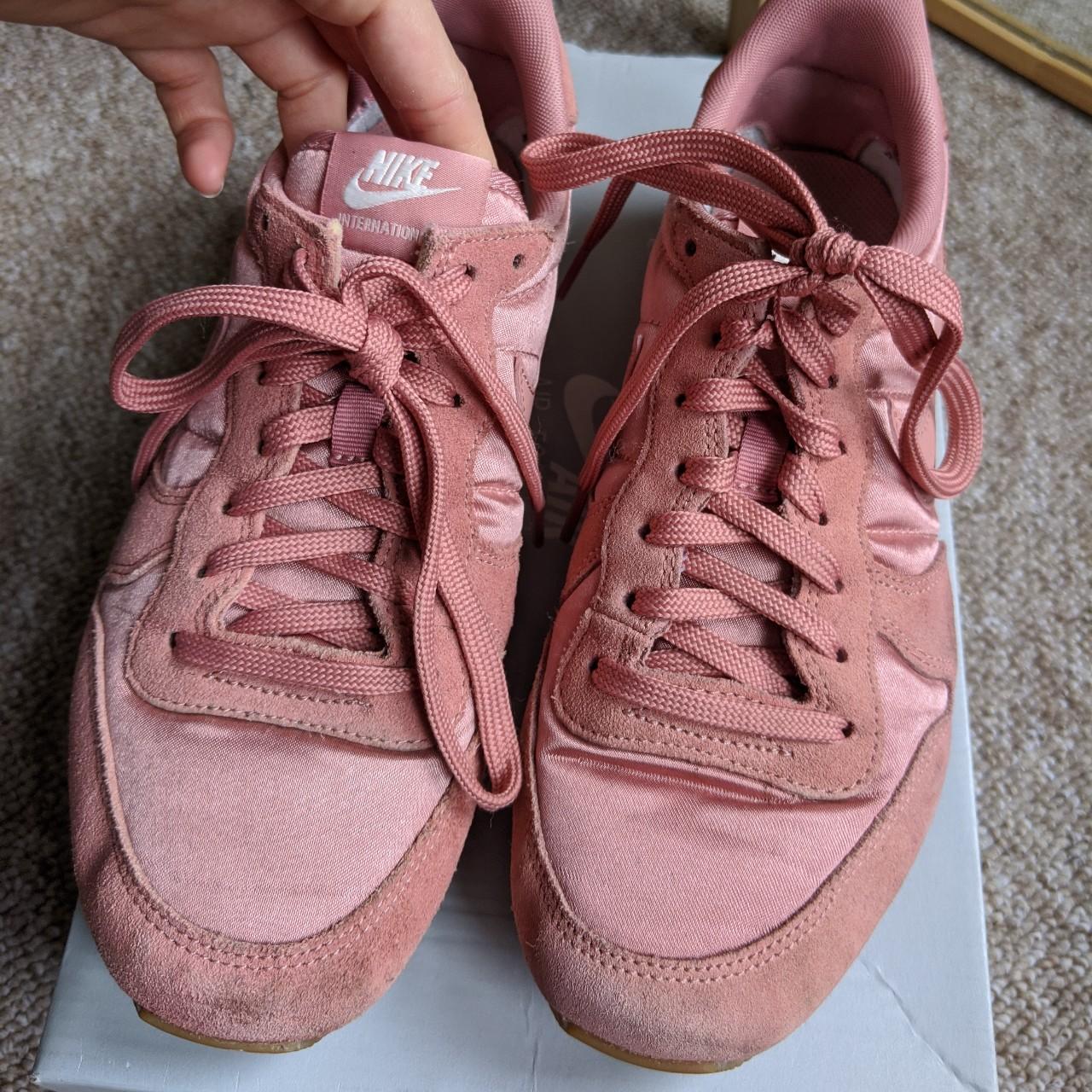 Nike internationalist satin clearance rose