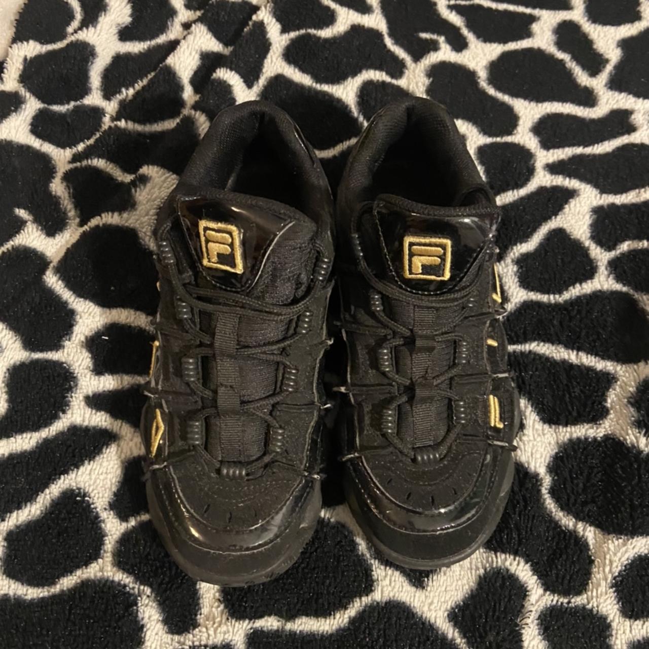 Fila black and gold 2024 trainers