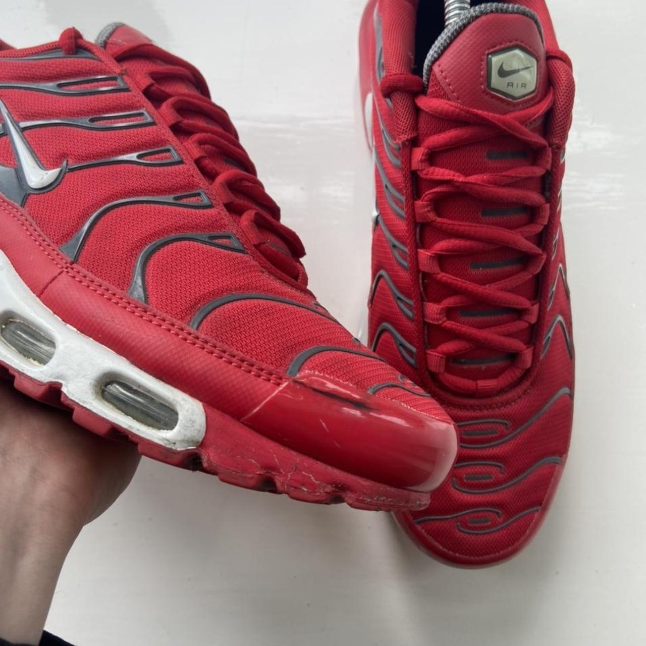 mens red and white nike trainers