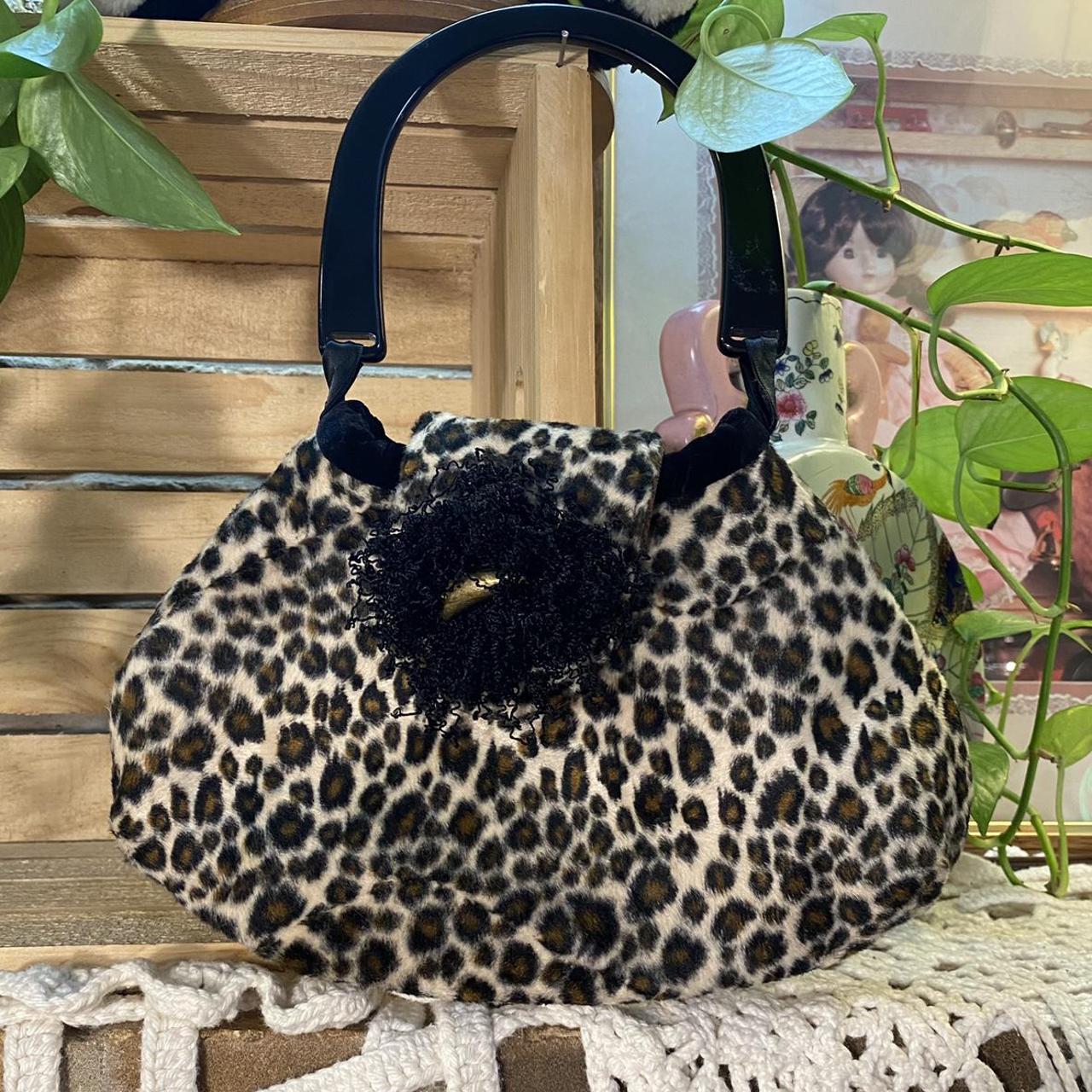 Cheetah leopard print hand bag Puffy button clasp