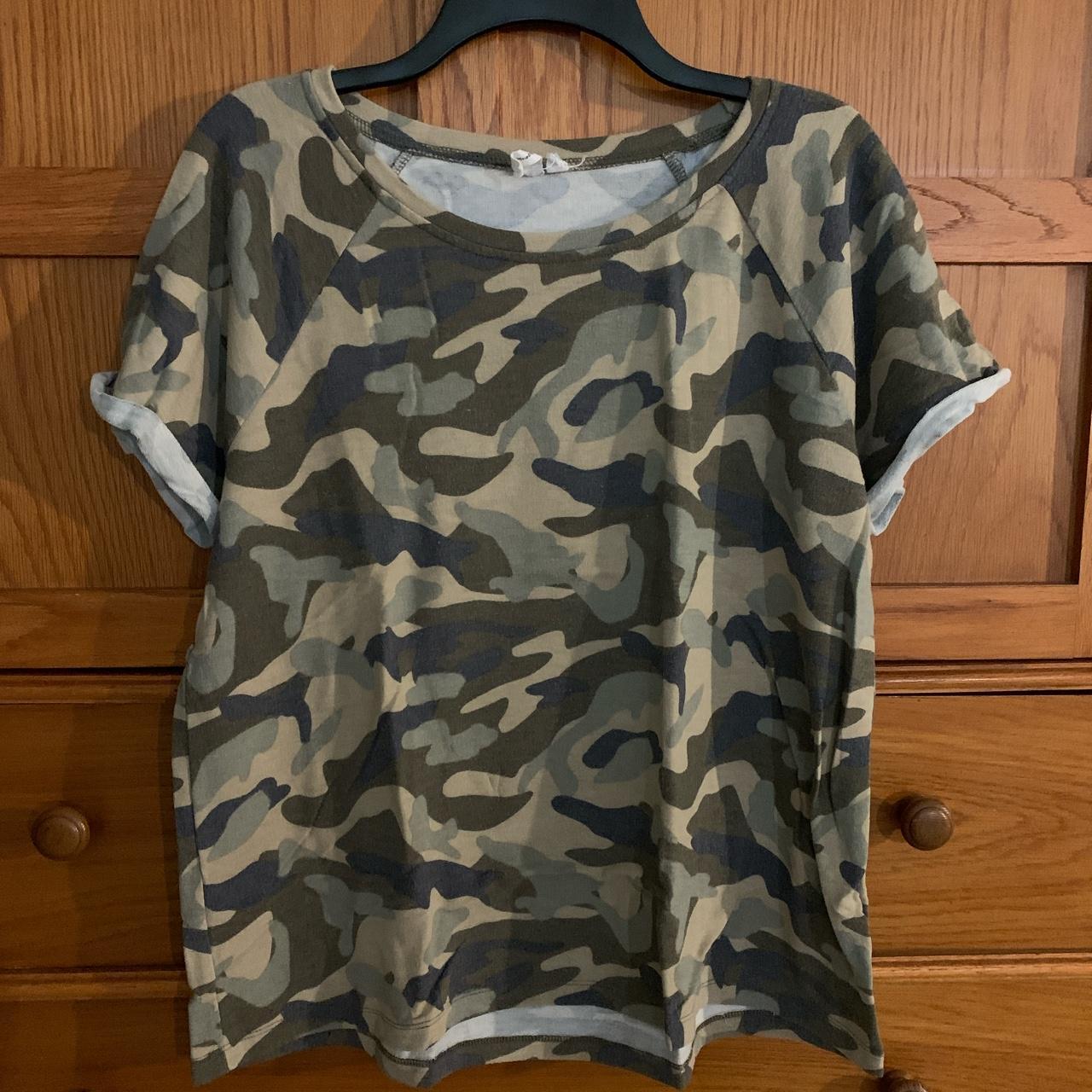 cable & gauge camo tshirt - size XL - super soft!... - Depop