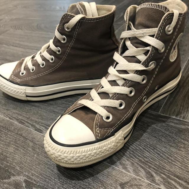 beige converse high tops