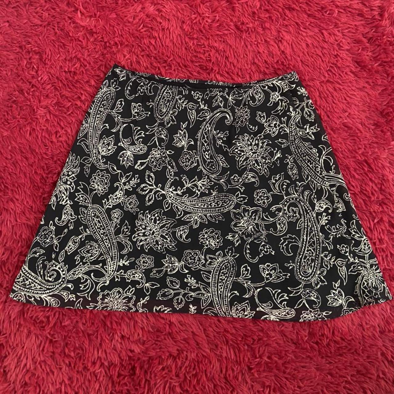 Paisley Vintage Skirt Gorgeous pattern features Depop