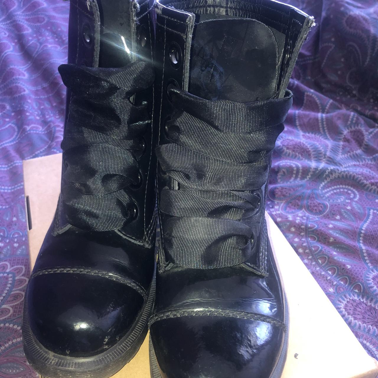 Dr martens cheap black ribbon laces