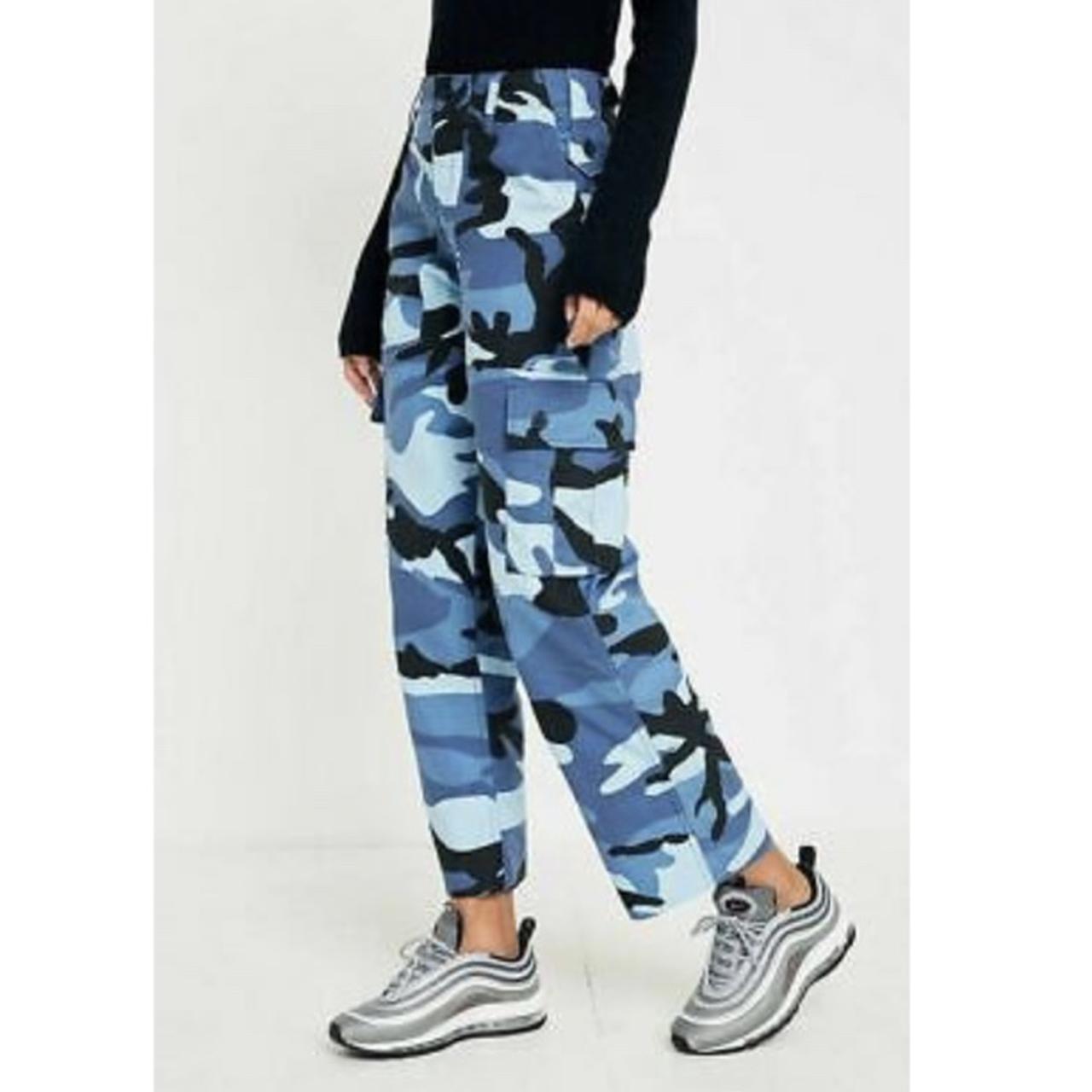 Urban outfitter 2024 camo pants