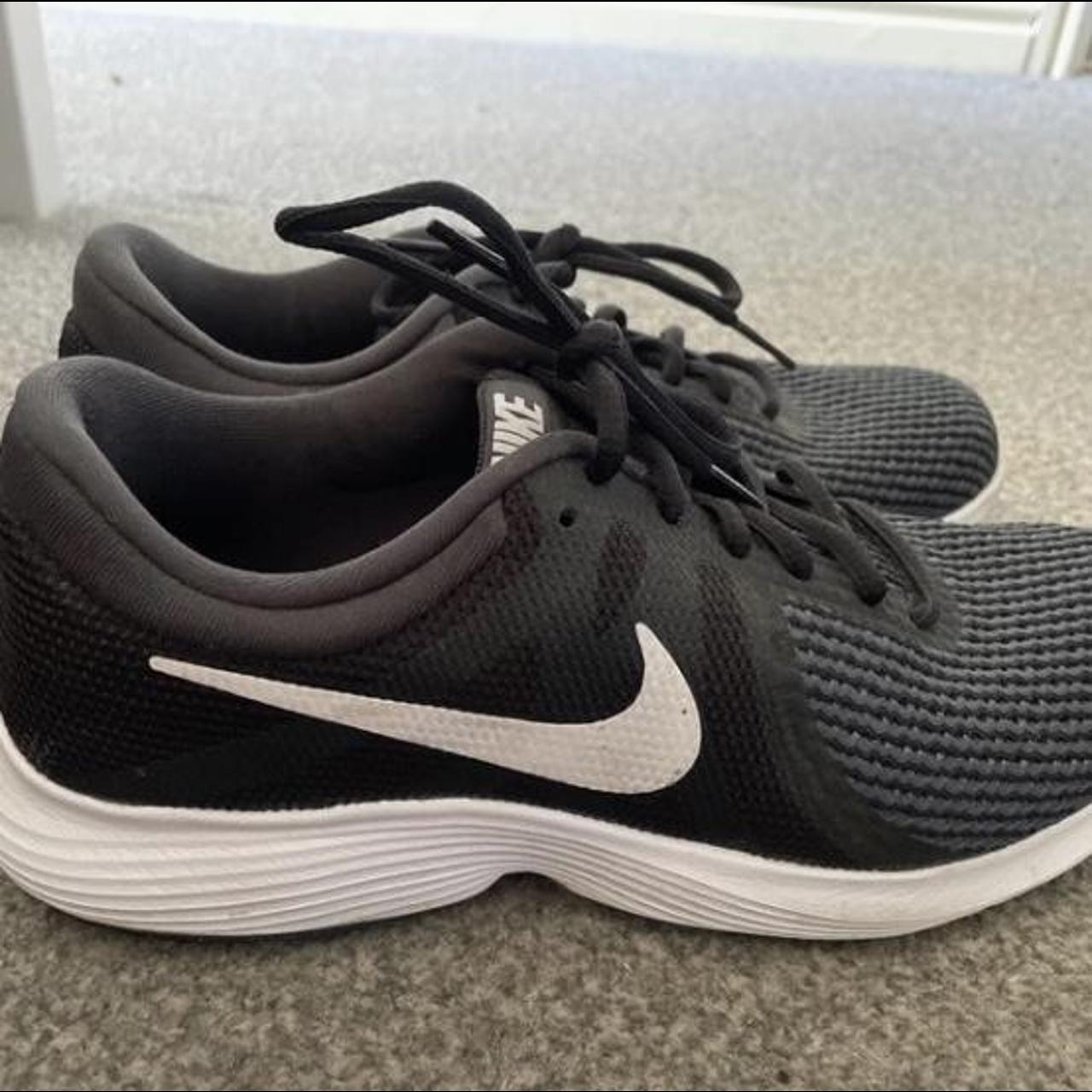 mens black nike running trainers