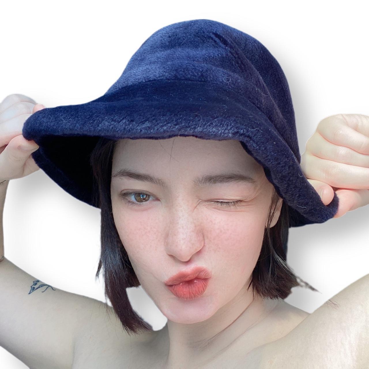 Gap Women's Navy Hat Depop