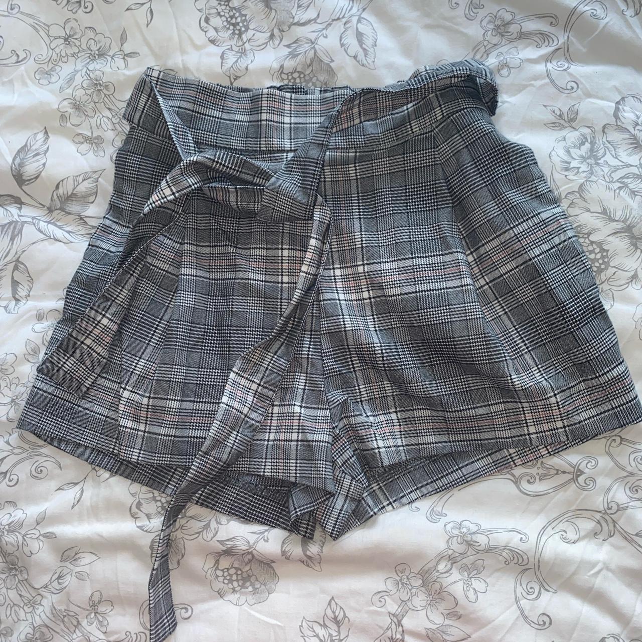 H&M divided UK4 check shorts pink grey... - Depop