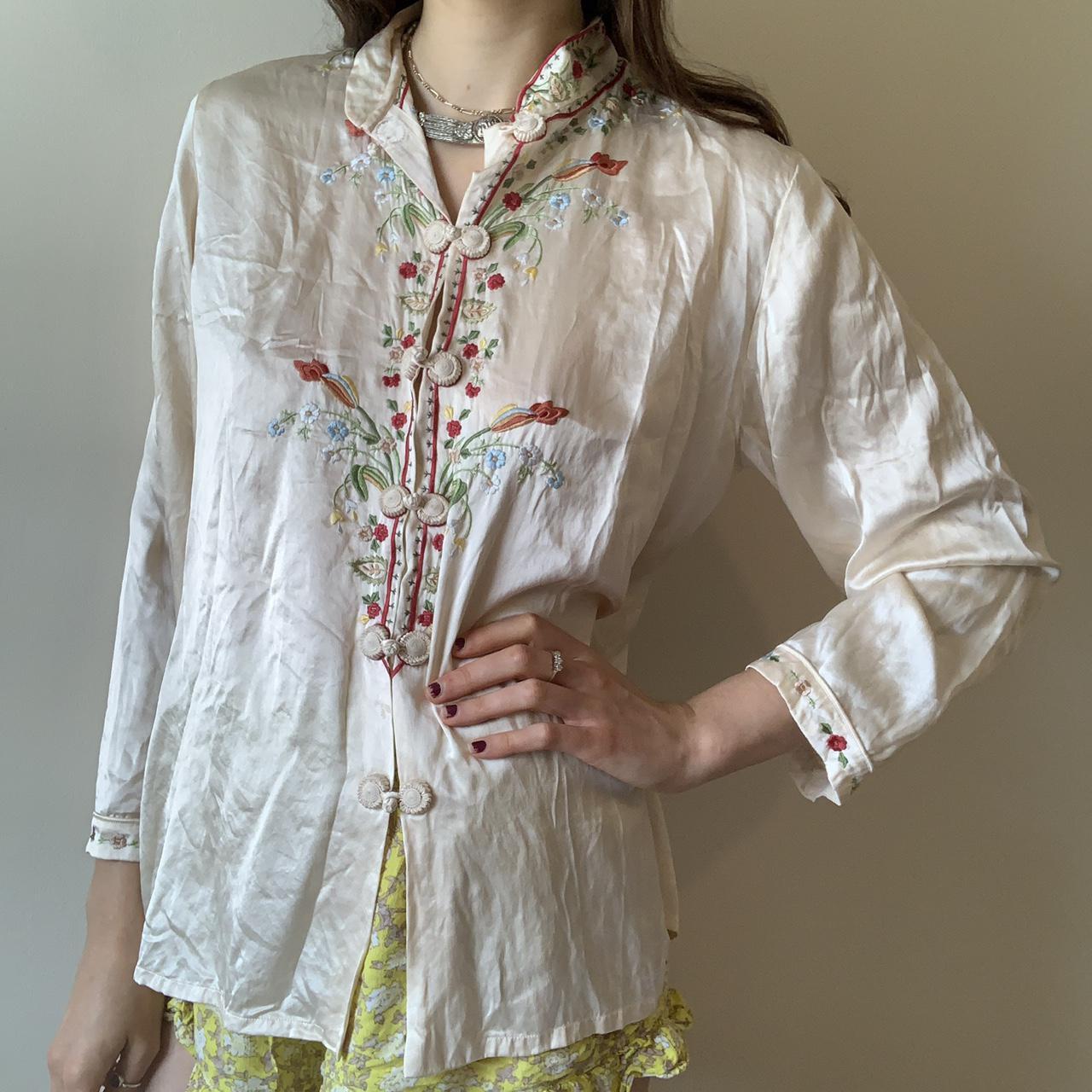 100% Silk Vintage Blouse With Gorgeous Oriental... - Depop