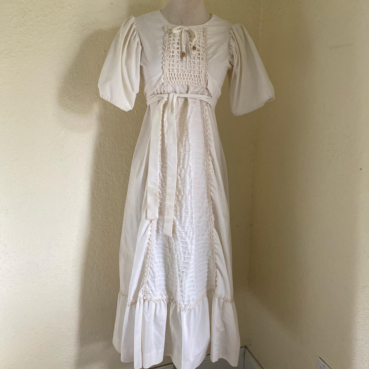 OPEN TO OFFERS ! Vintage 100% white cream cotton... - Depop