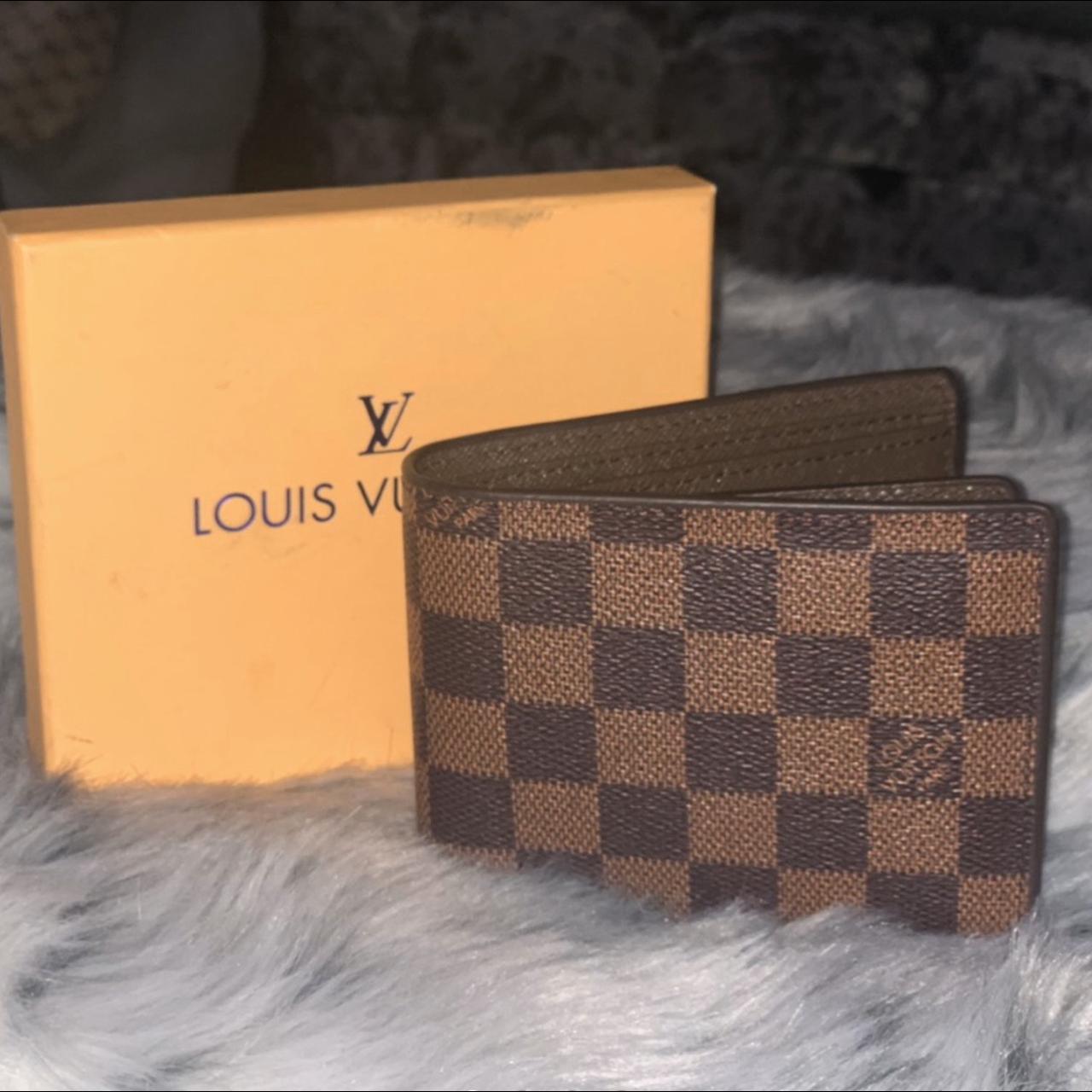 Louis Vuitton wallet -little wear on the stitching, - Depop