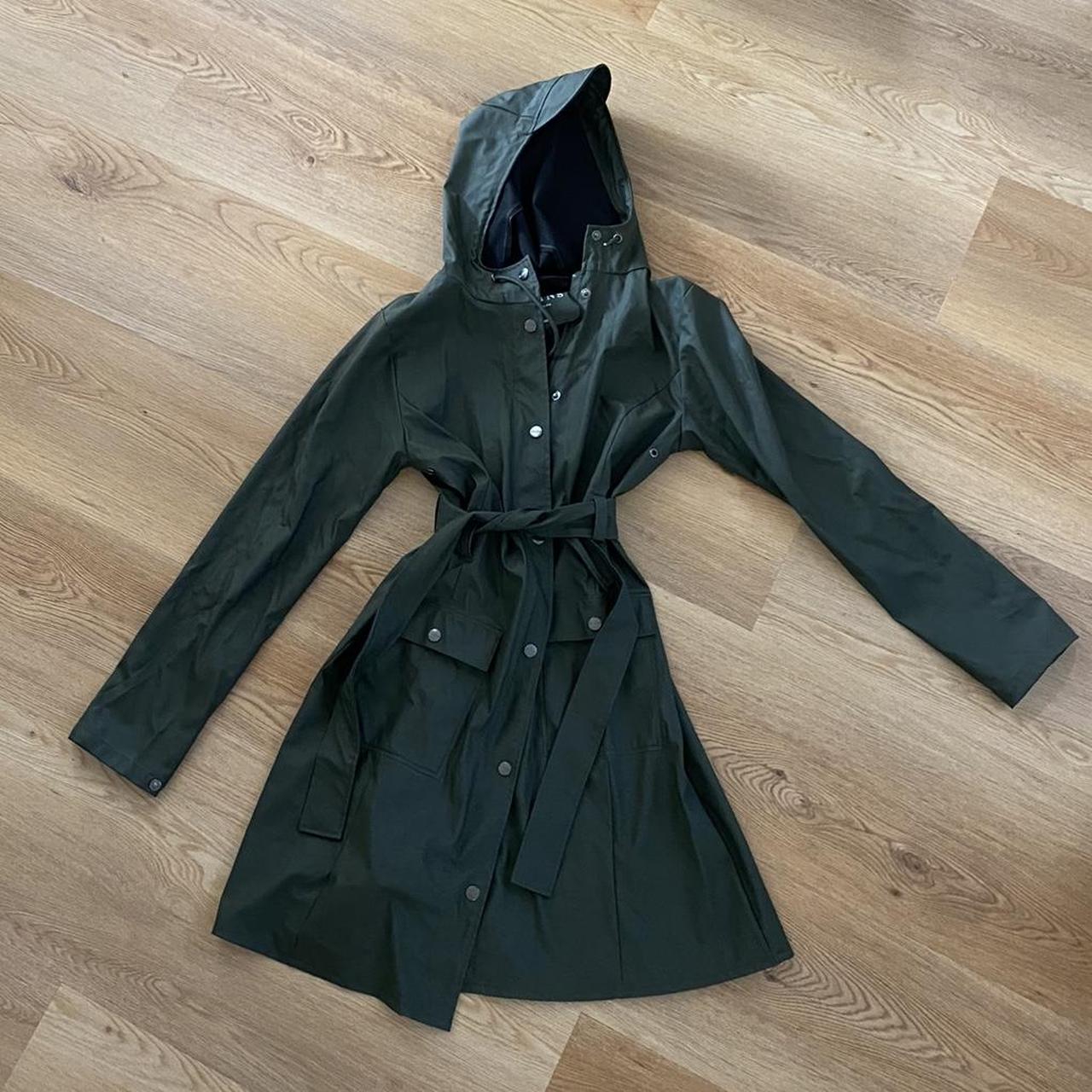 Product Image 3 - Rains Curve Raincoat in Green
Size