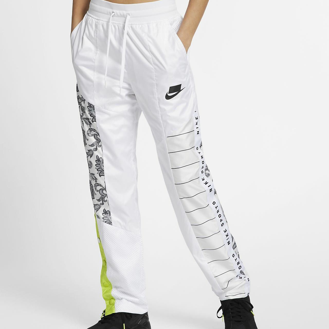 Womens Nike sweatpants size small 8/10 - Depop