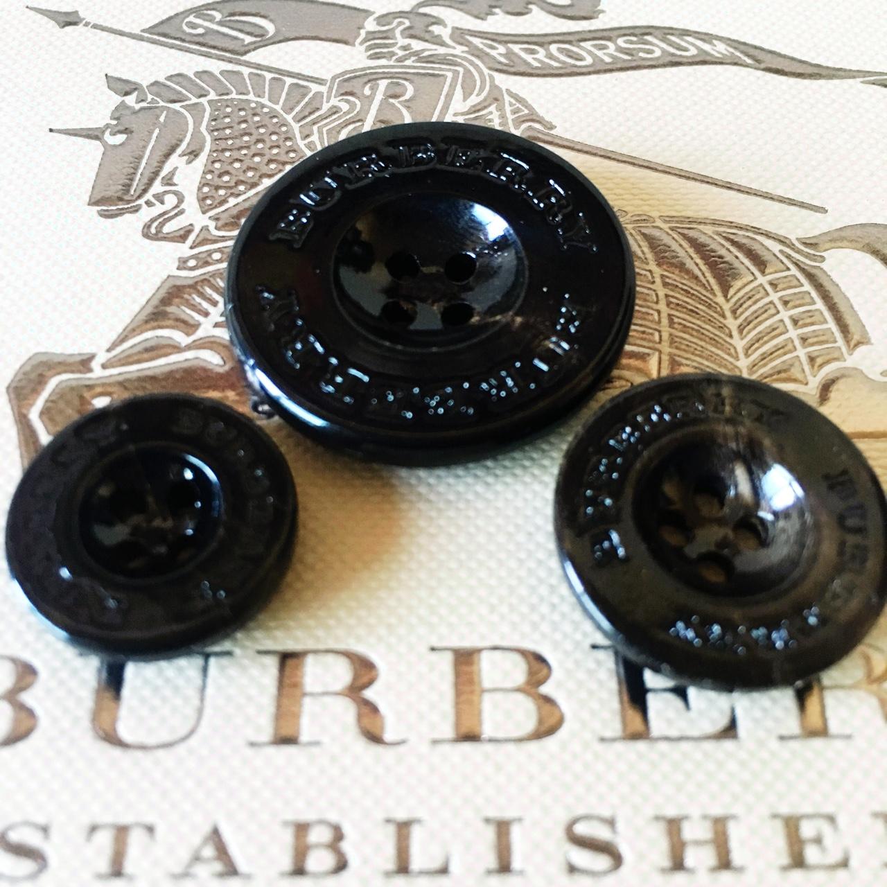 Bore kom sammen fængsel Burberry - Maintenance and replacement buttons for a... - Depop