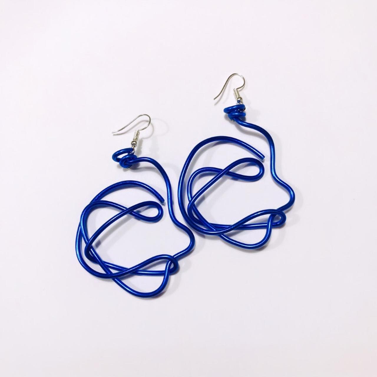 Face wire store earrings