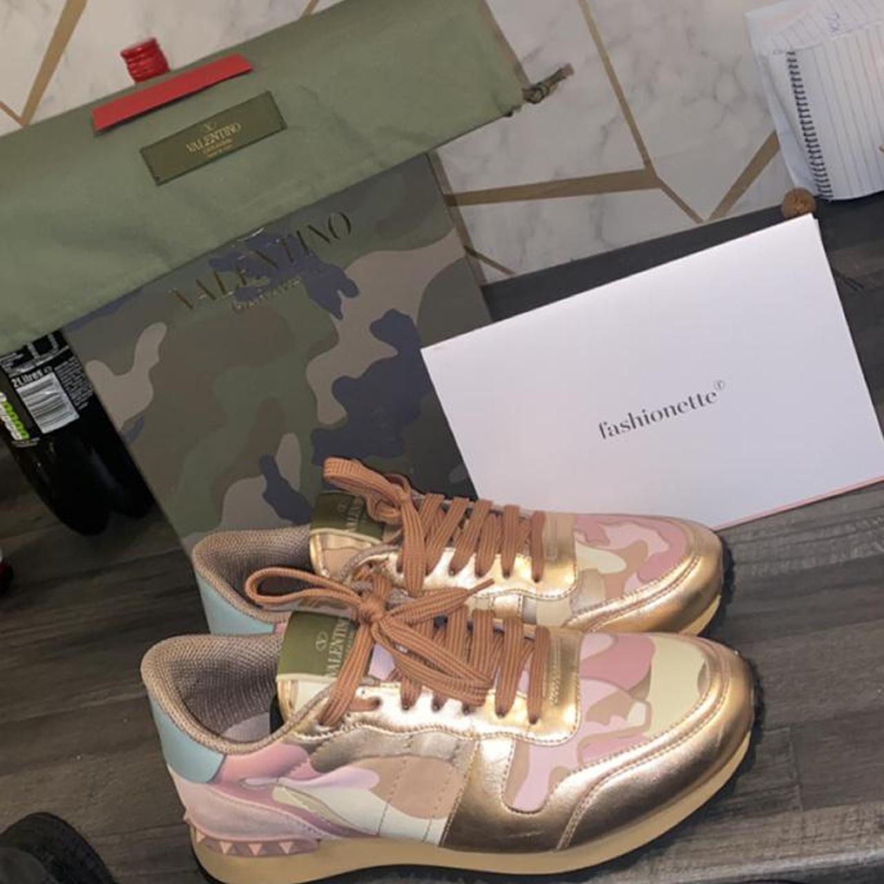 Valentino camouflage deals sneakers pink