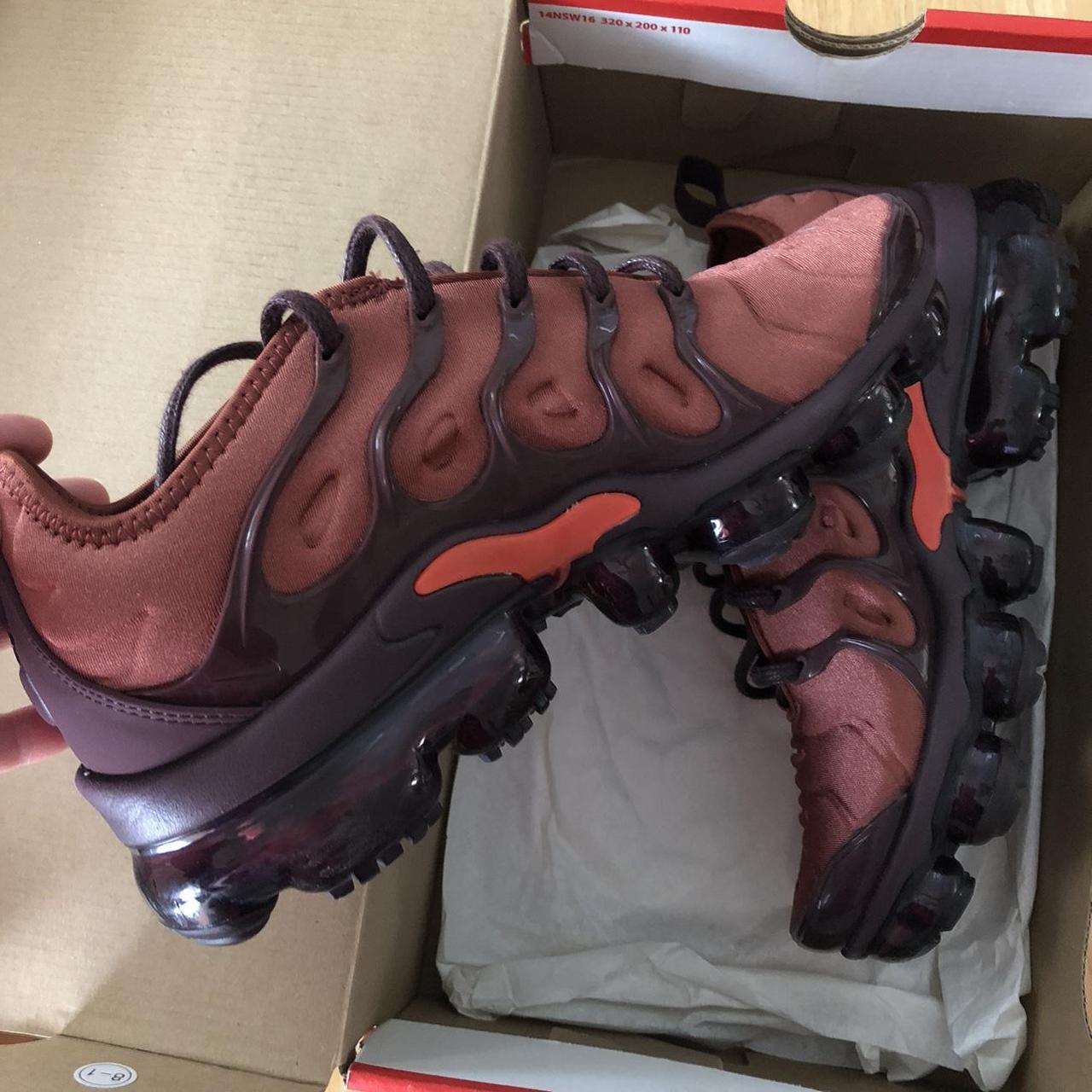 Nike air vapormax plus hotsell women's burgundy