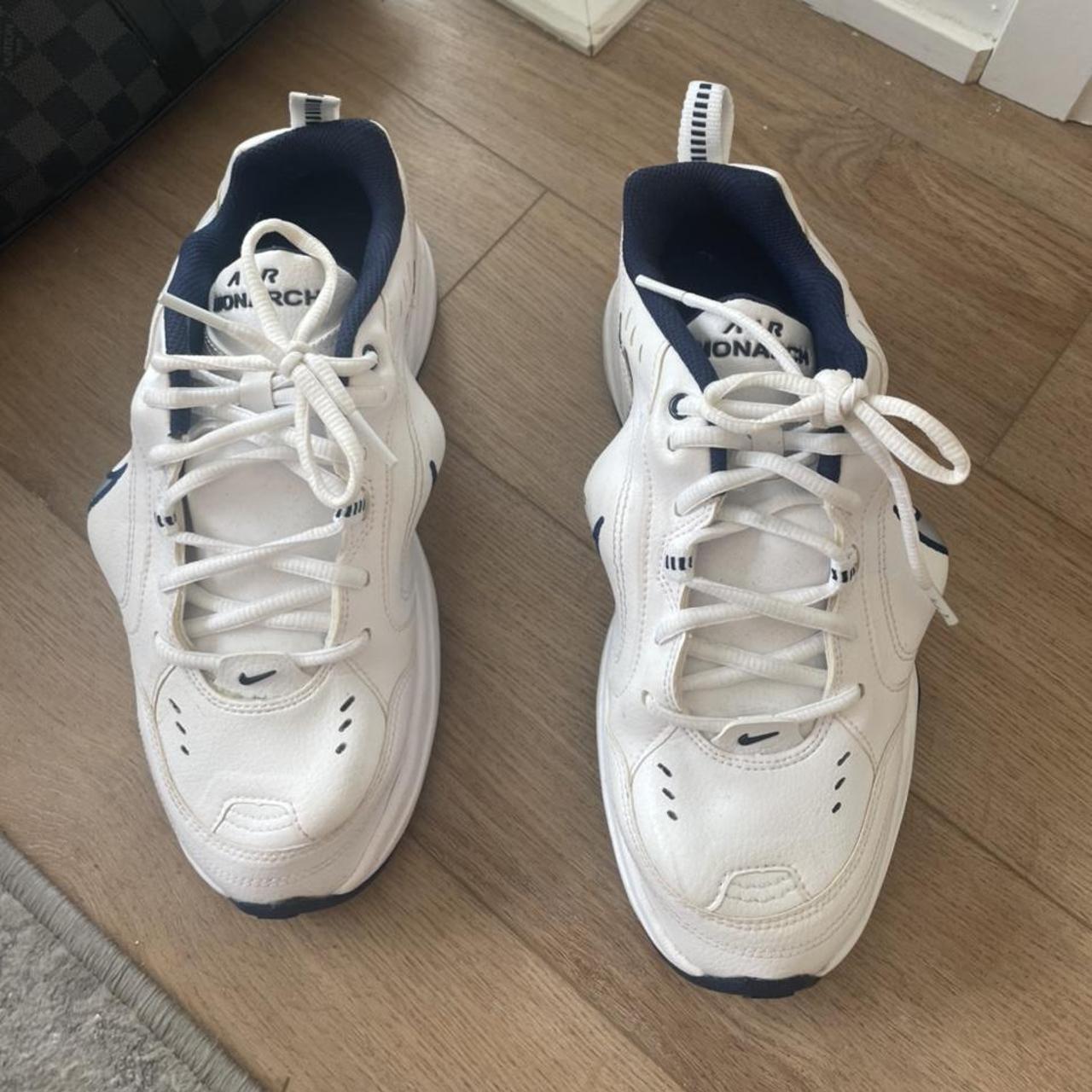 ladies navy nike trainers