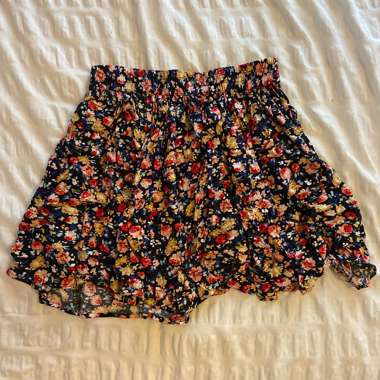 Abercrombie & Fitch floral skirt. Size M. Great... - Depop