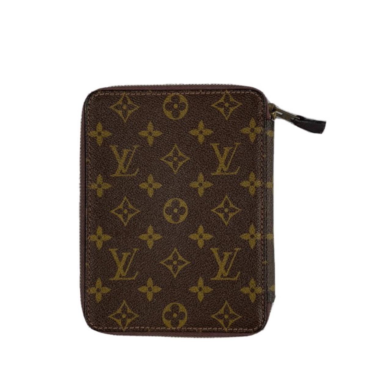 LV wallet condition: pretty worn in - Depop