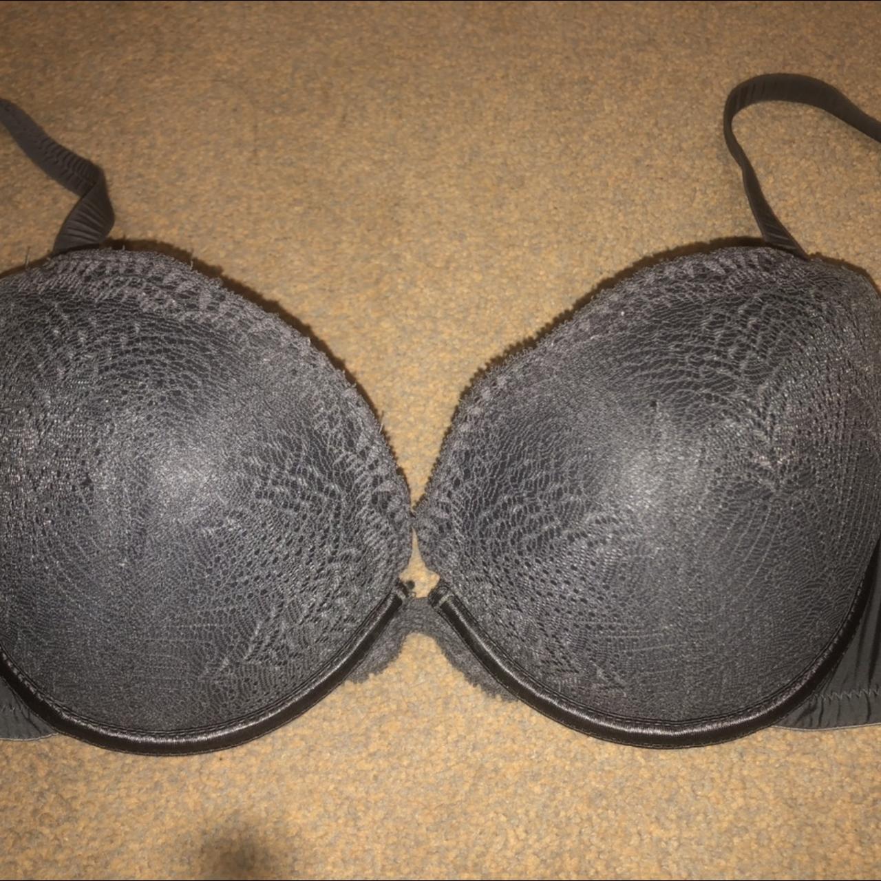 34D underworked bra !! Too big for mi little boobs - - Depop