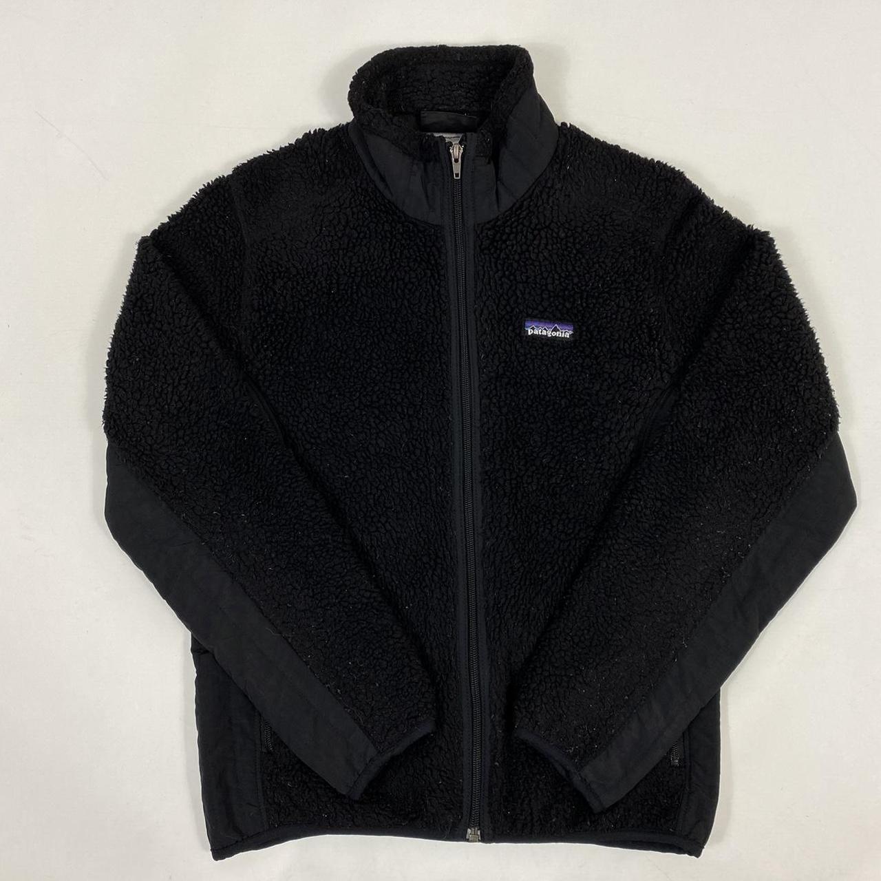Patagonia fleece Women’s medium, seen on a size 6... Depop