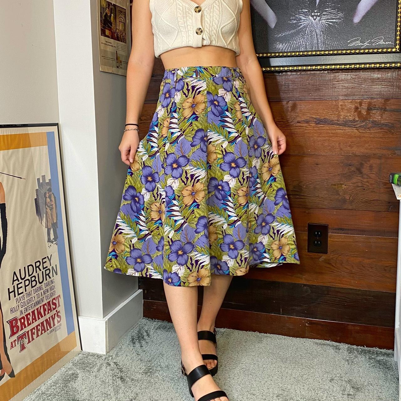 Vintage 80s floral midi skirt Zips up the back