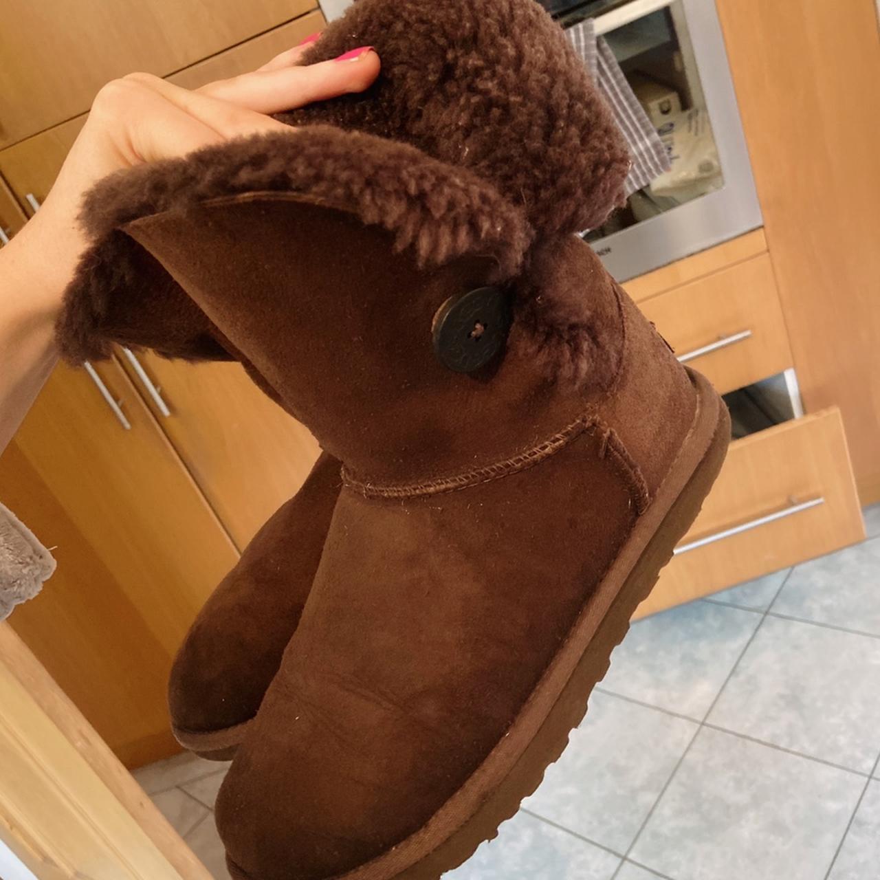 Ugg bailey button outlet chocolate brown