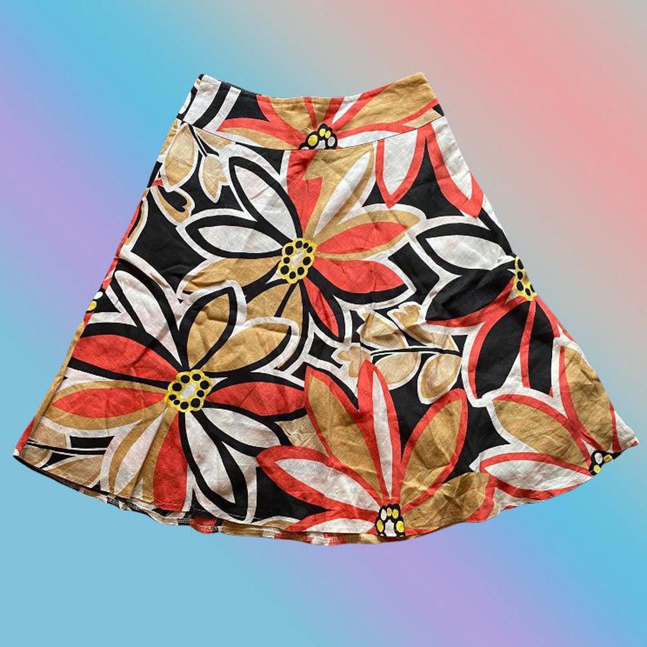 The cutest Y2k hibiscus/abstract skirt Such a... Depop