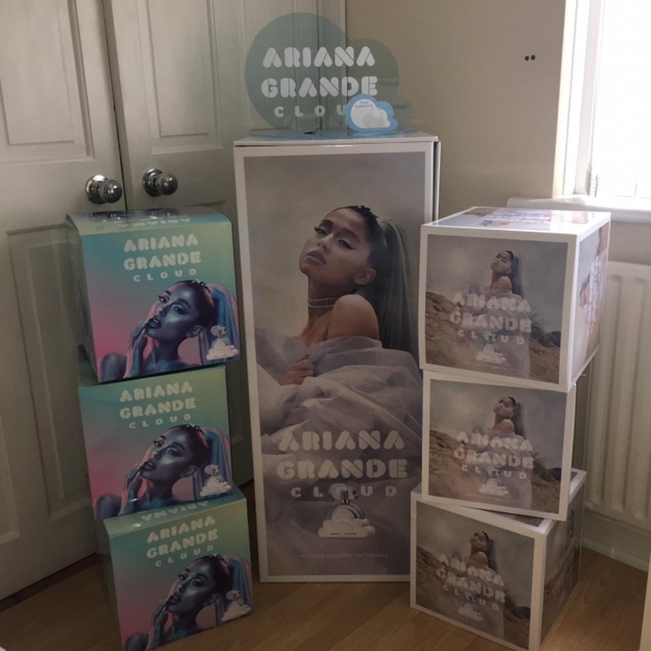 ariana grande cloud stand