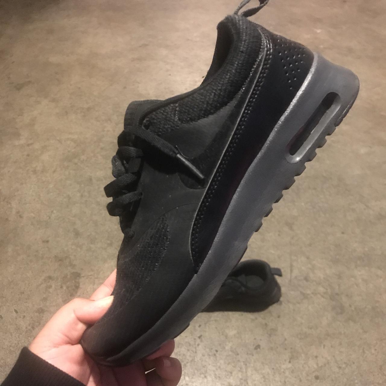 Black thea nike shops trainers