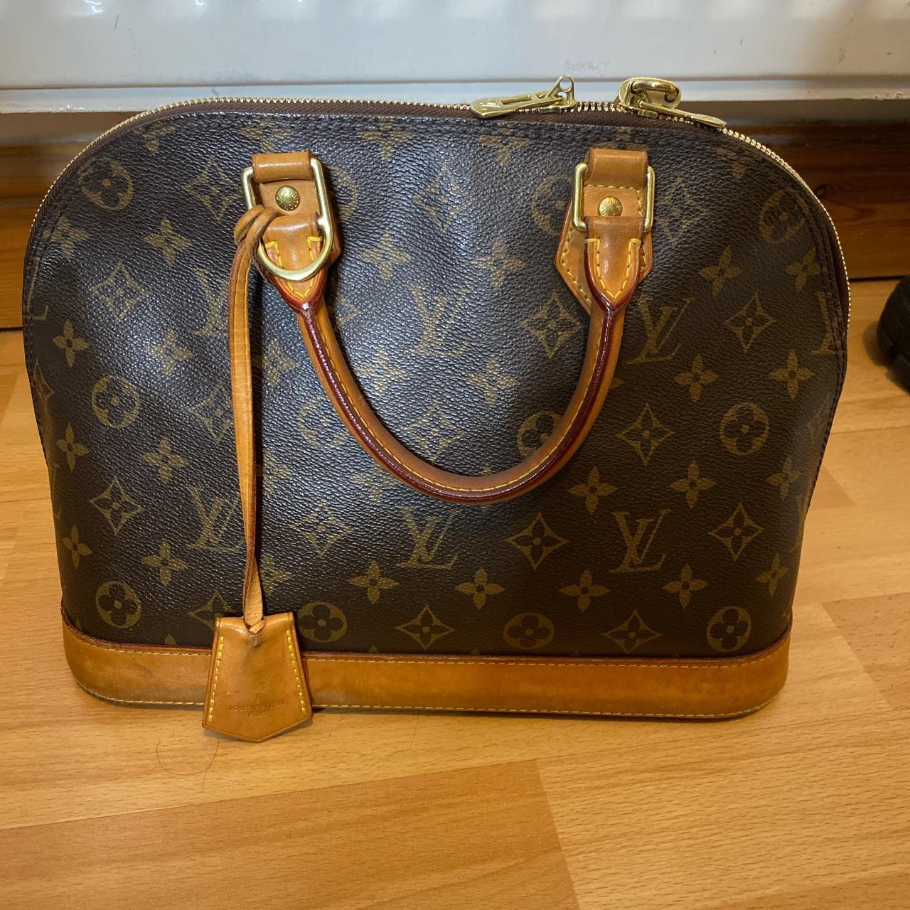 Cherrywood BB Louis Vuitton like new. Kept in box - Depop