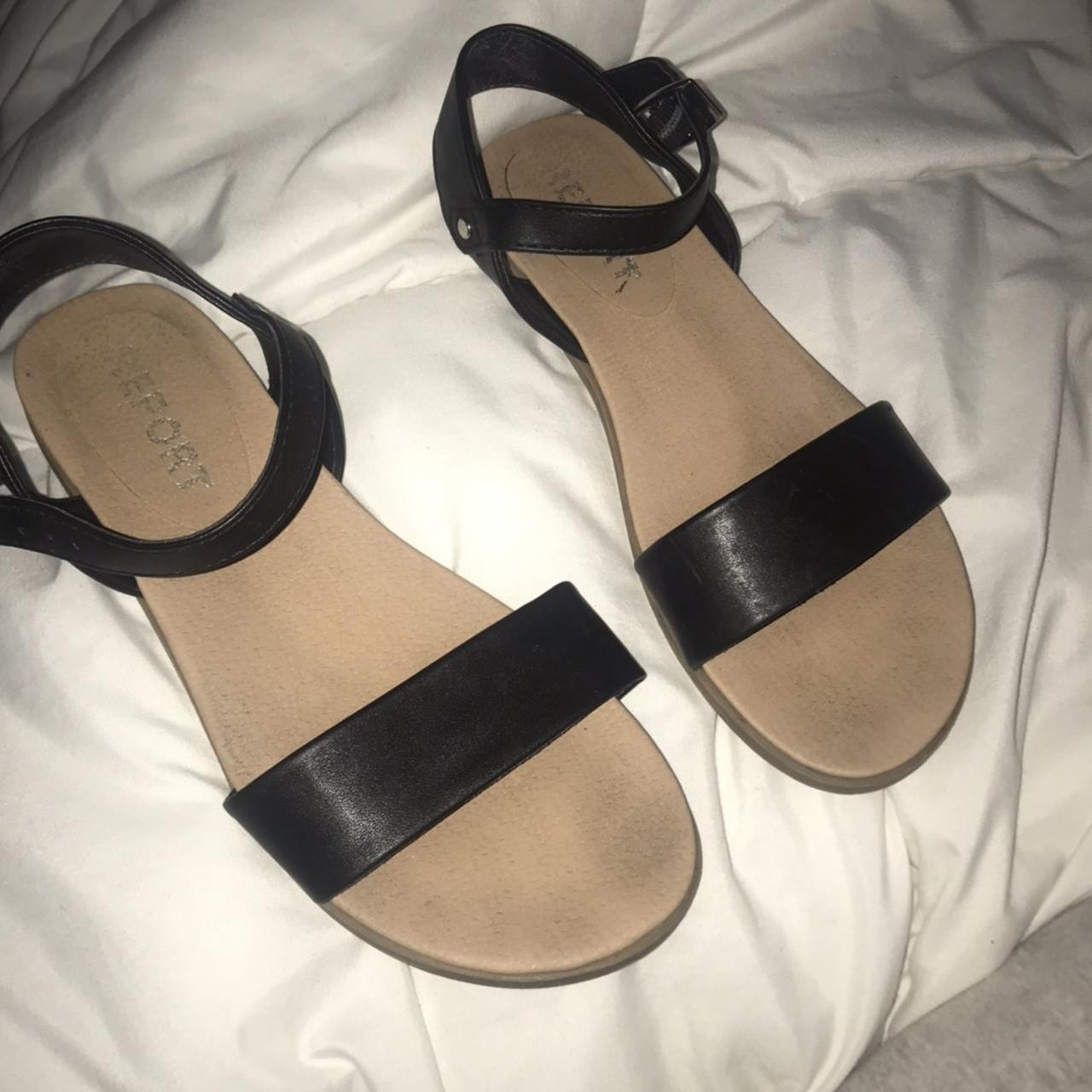 Report black hot sale flat sandals