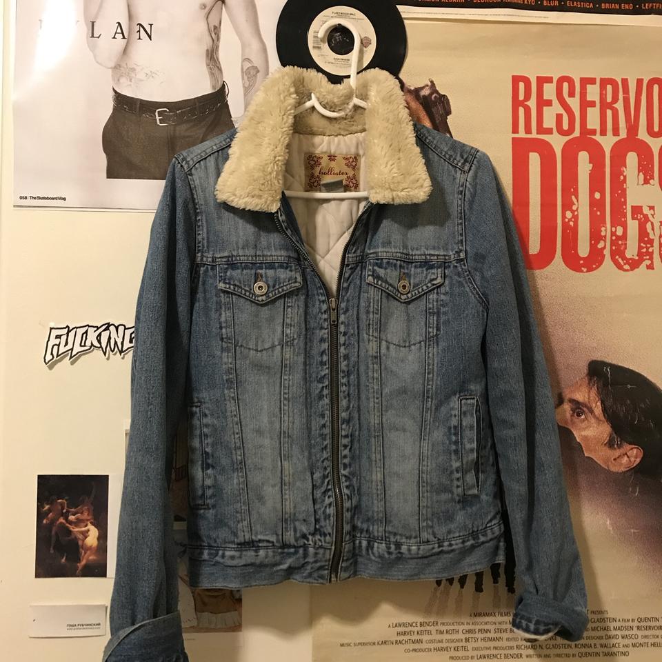 Cute early 2000s Hollister jean jacket with a faux... - Depop