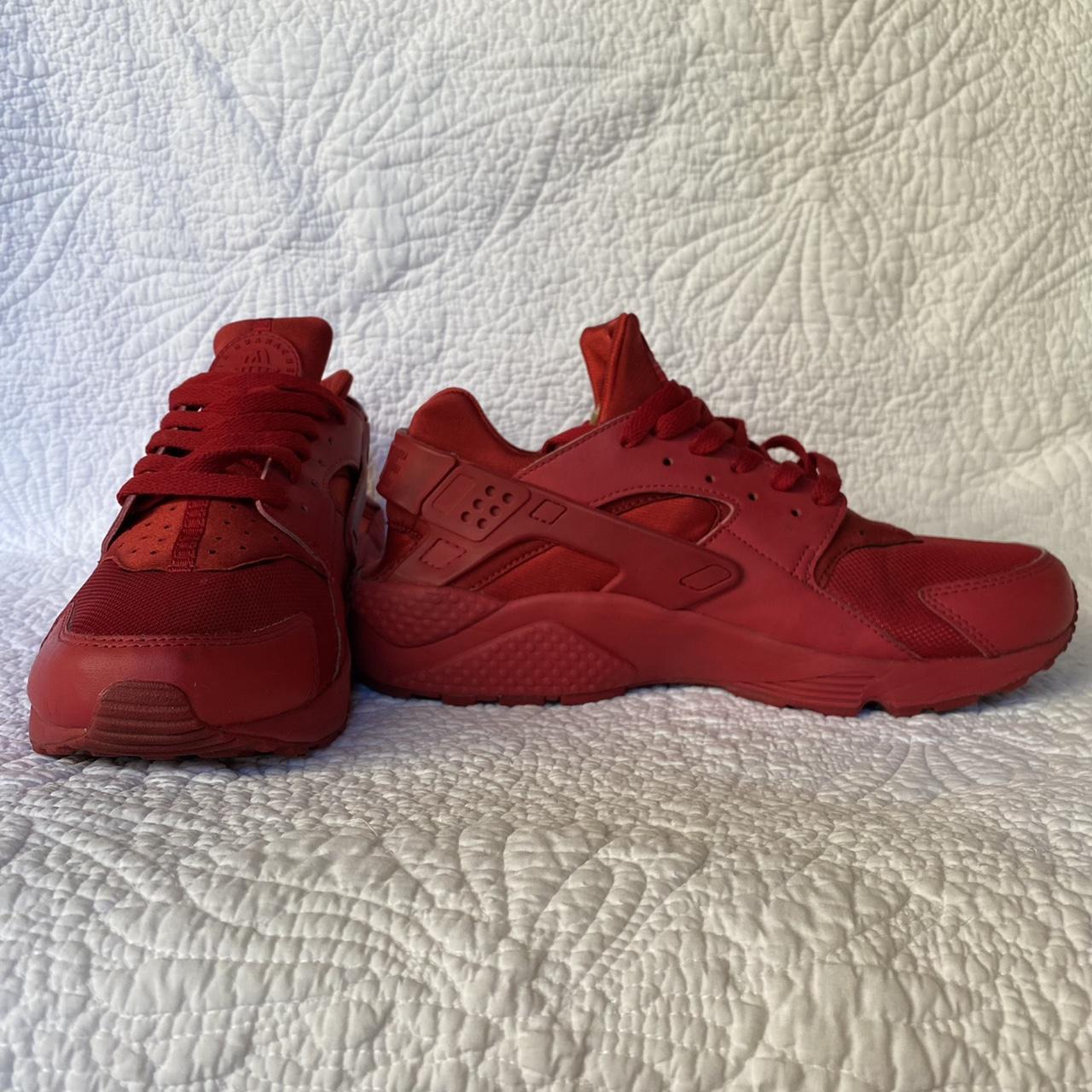 red huaraches size 3