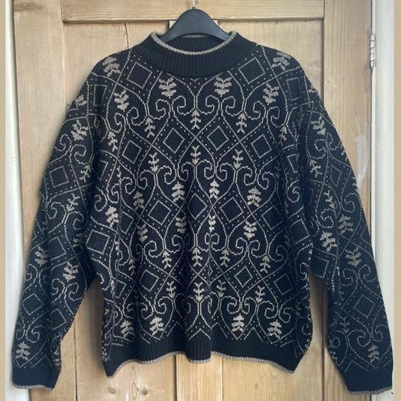 Women's Black and Gold Jumper | Depop