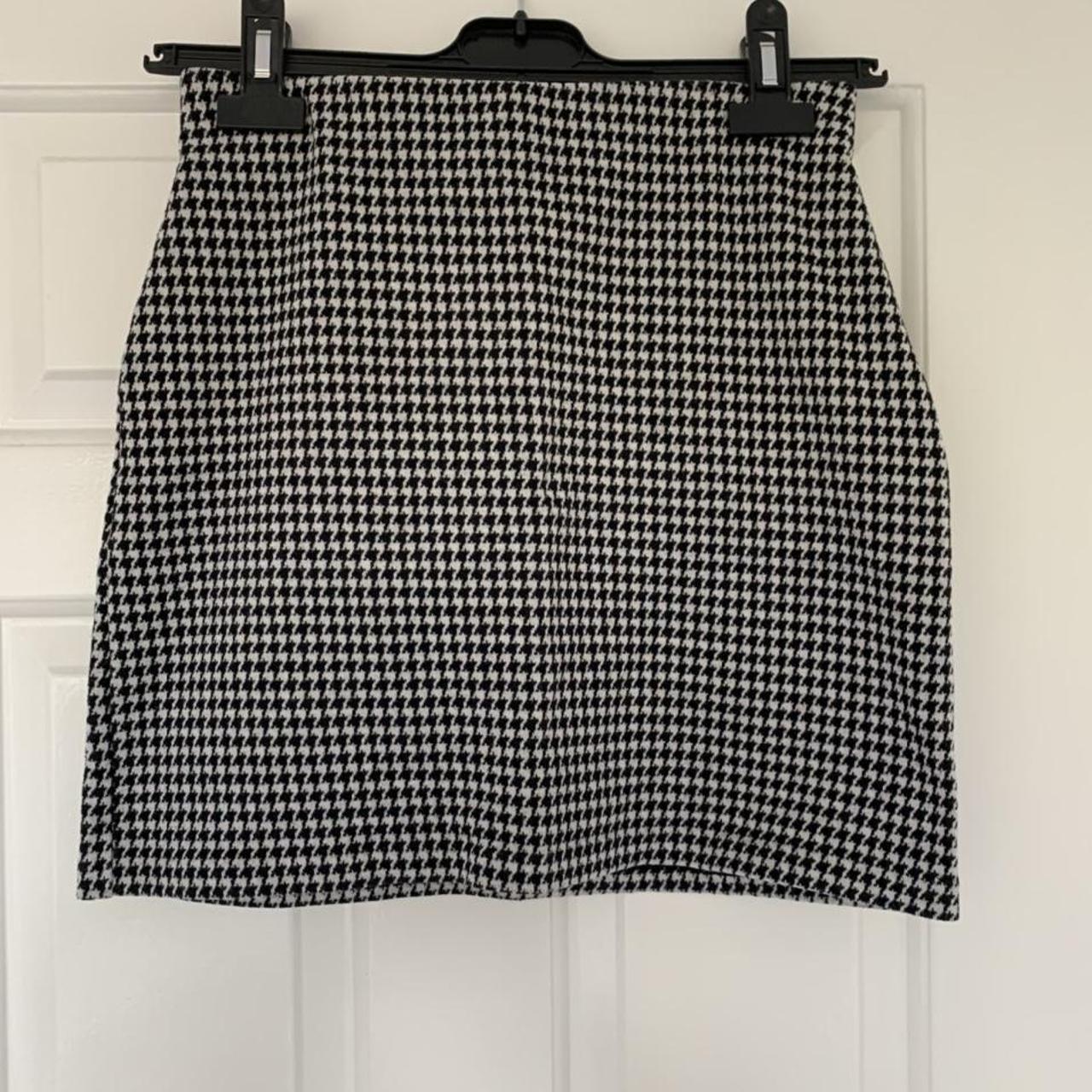 H&M Women's Black and White Skirt | Depop