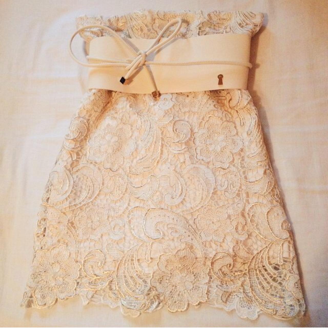 Gonna Vita alta il pizzo champagne con riflessi... - Depop