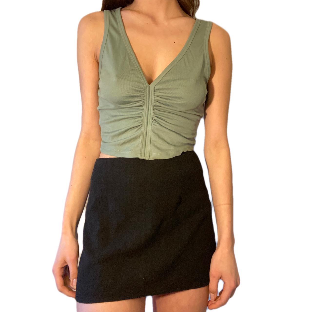 Urban Outfitters Green Crop Top 🌹💚🌹💚 pretty earthy... Depop