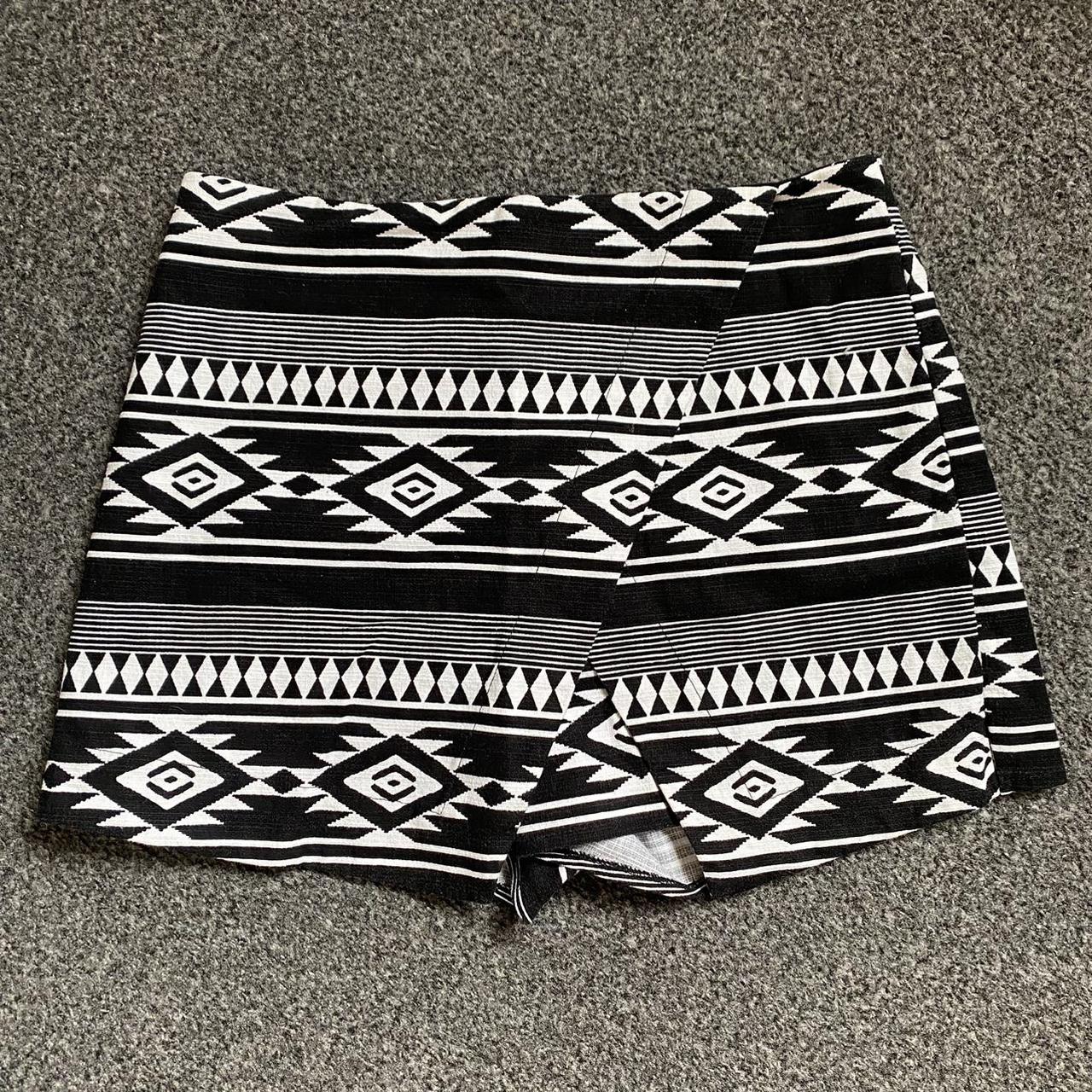 Hollister Co. Women's Black and White Skirt | Depop