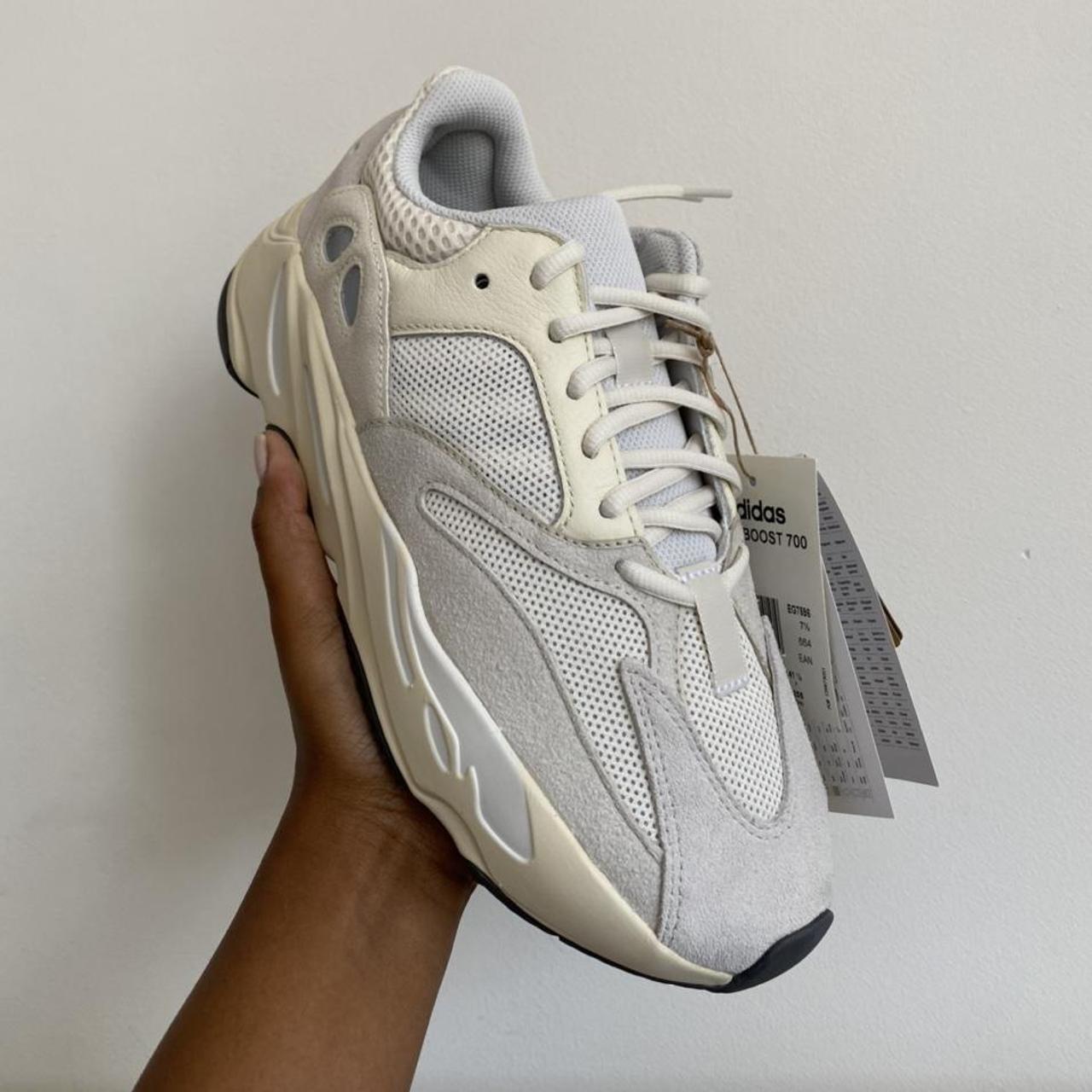 yeezy 700 size 8