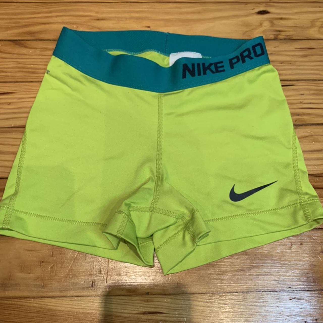 Nike pro green on sale shorts