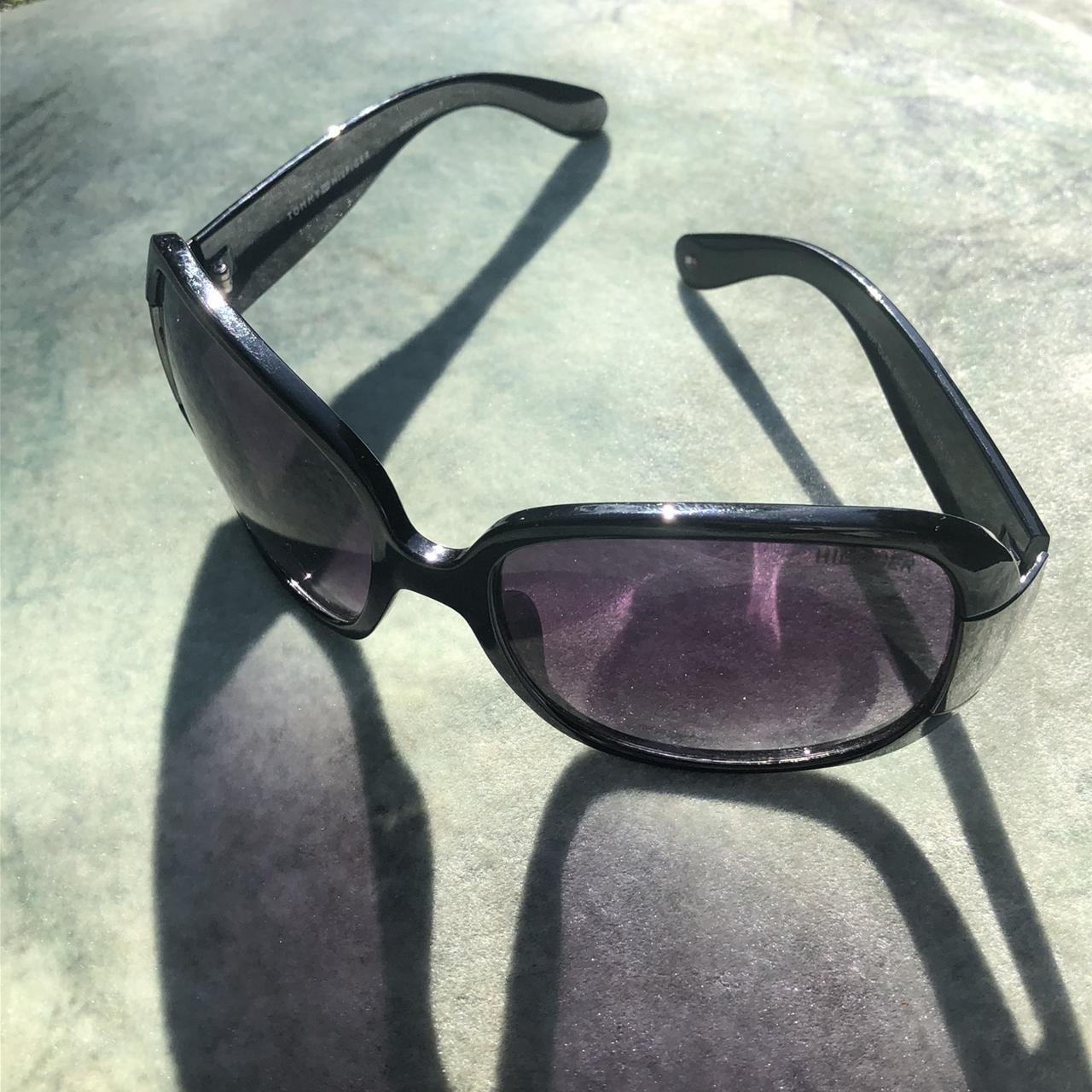 Tommy Hilfiger Women's Black Sunglasses Depop
