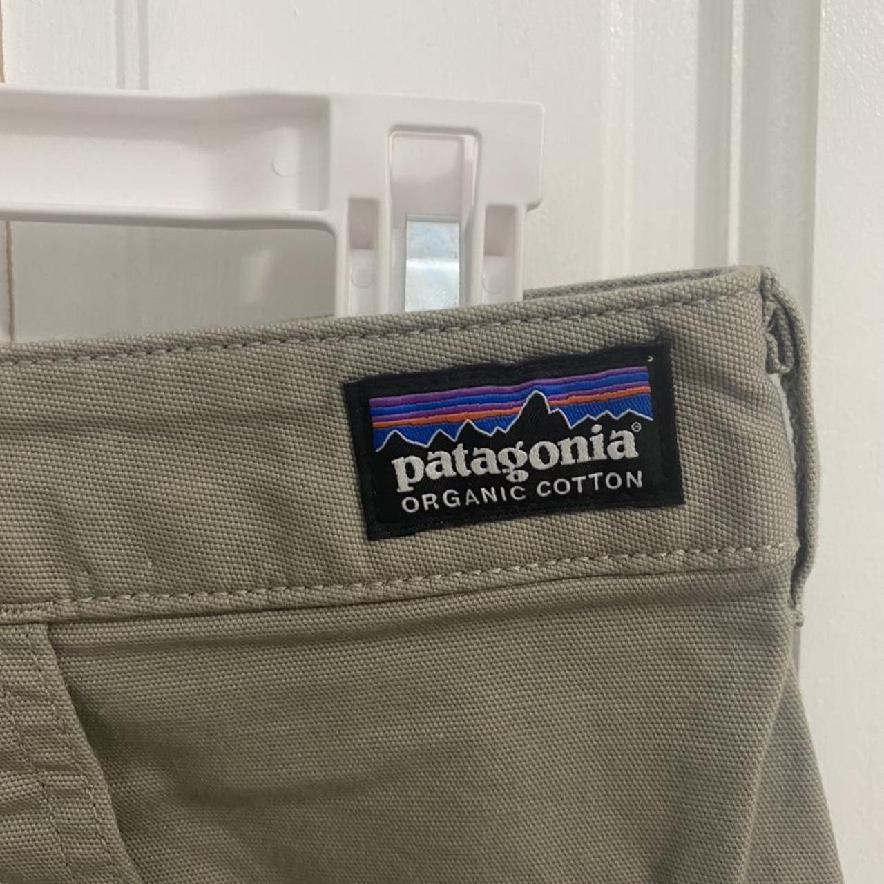 Patagonia cargo pants Size 4 but runs large Back... - Depop