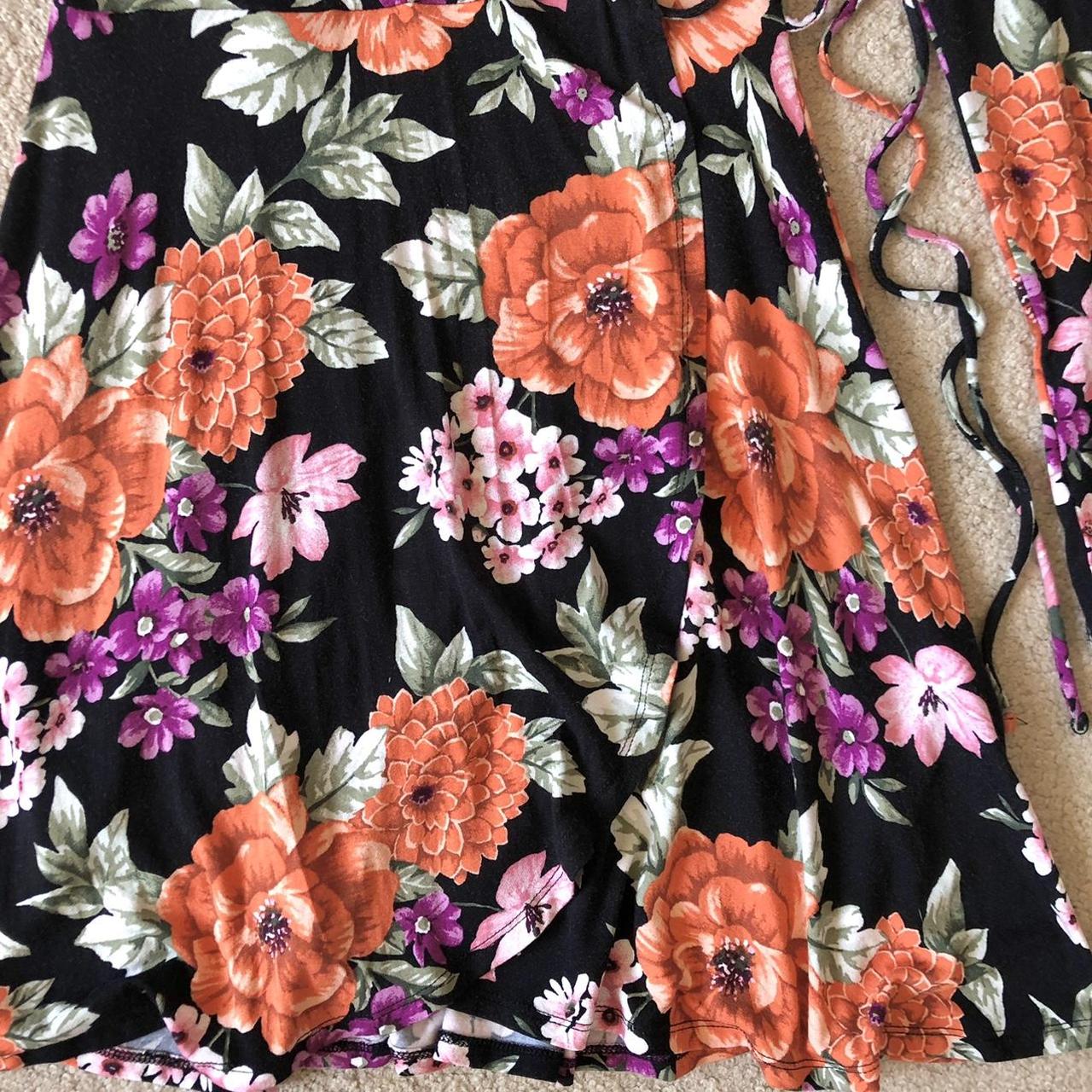 Product Image 3 - Black floral long sleeve wrap