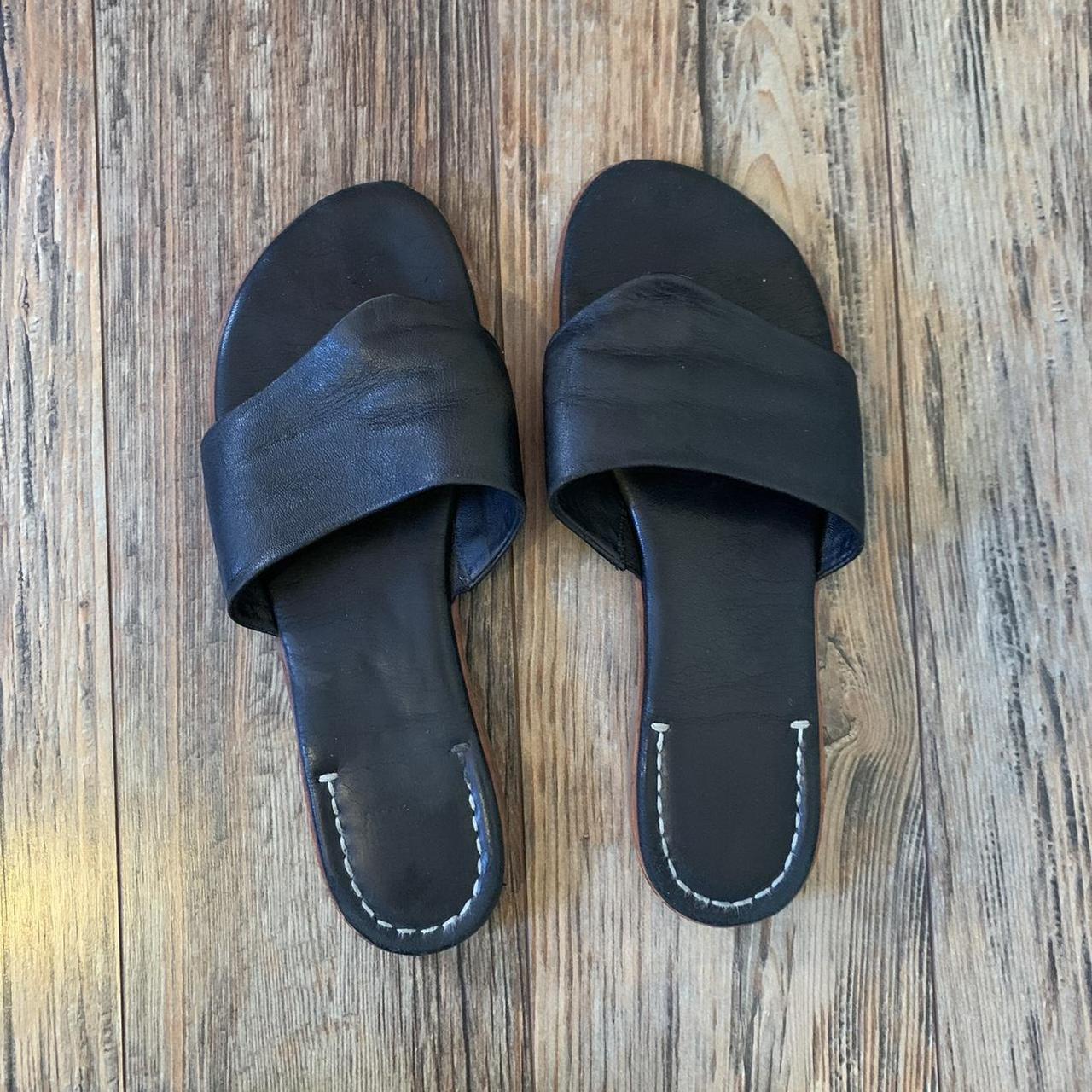 super comfortable johnston & murphy thong sandals.... - Depop