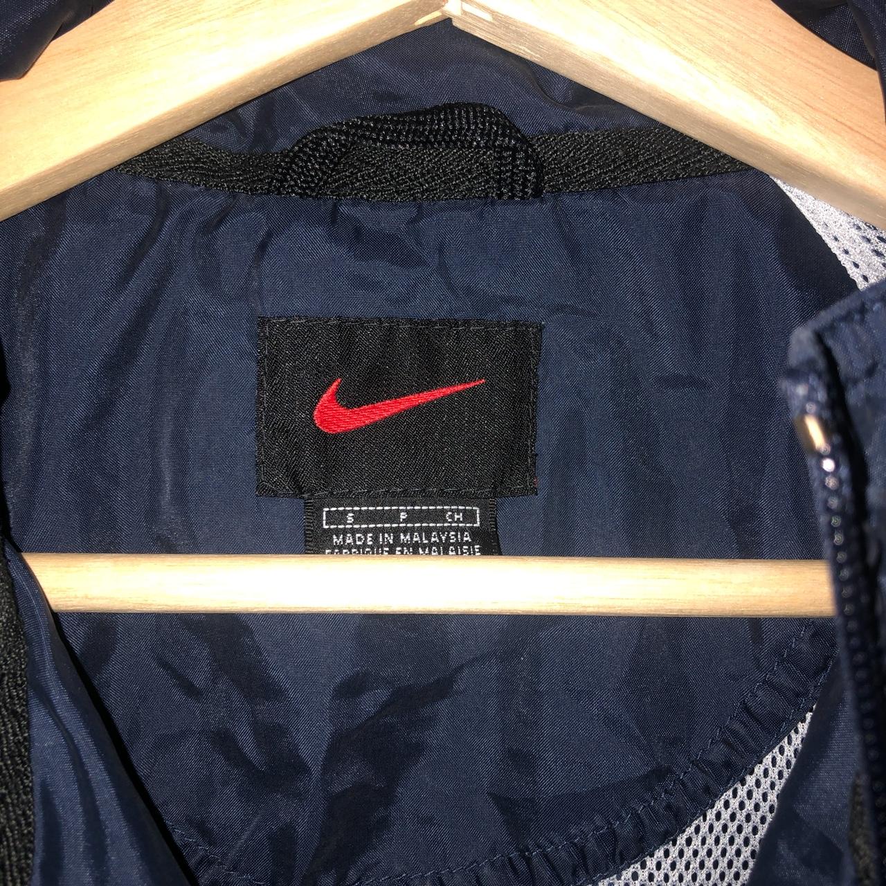 Older Nike wind breaker In its best condition Small... - Depop