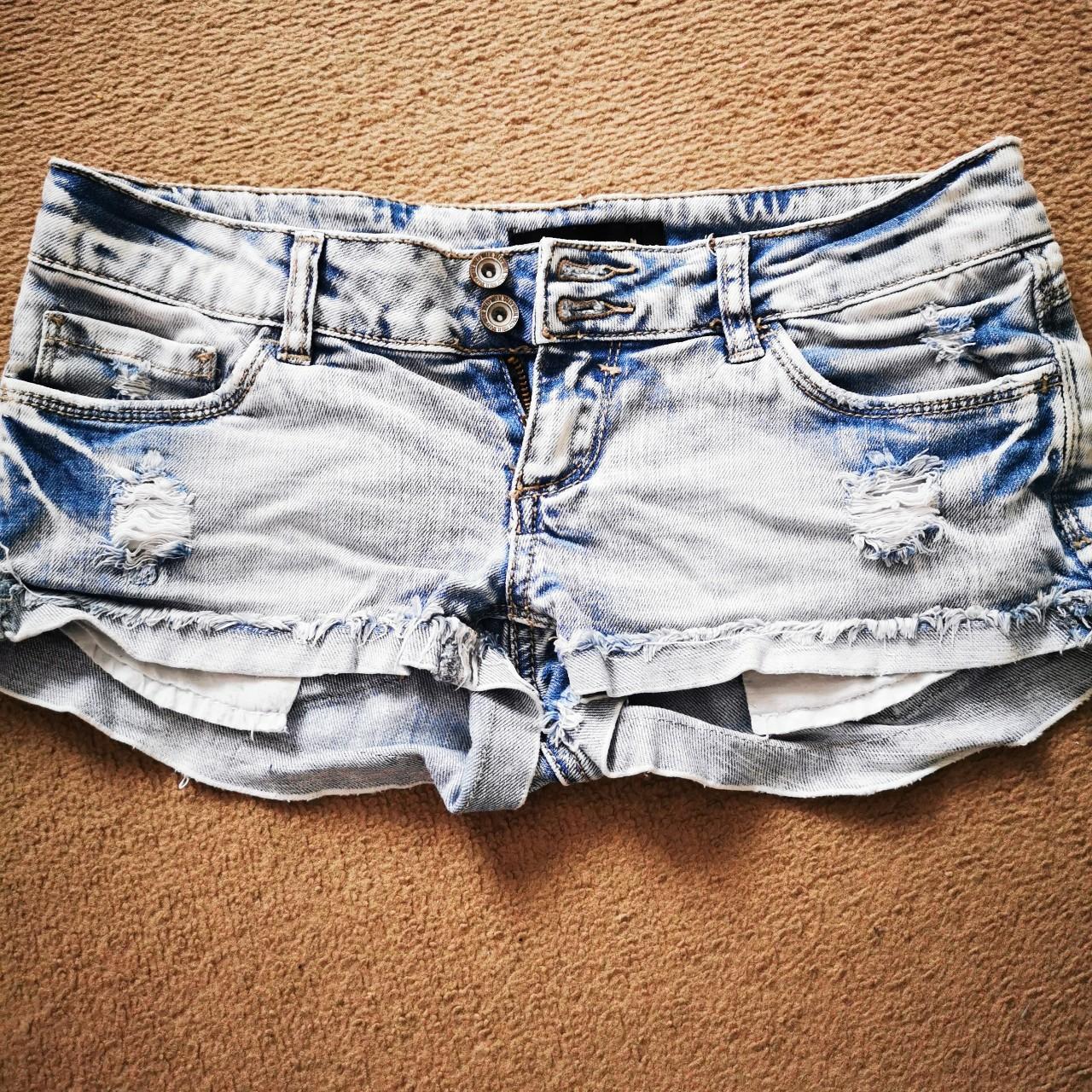 Light washed denim shorts. Low rise. From Tally... - Depop