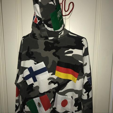 Camo supreme hoodie size small and taking offers - Depop